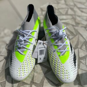 Adidas Predator Accuracy.1 Men's Size 9 White and Green Soccer Cleats